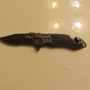 G◇W"GodOfWar" tactical quick draw black knife w/window shatter&seat belt cutter.